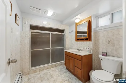 72 Clarendon Place Hackensack NJ 07601
