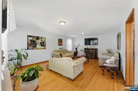 72 Clarendon Place Hackensack NJ 07601