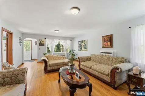 72 Clarendon Place Hackensack NJ 07601