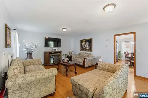 72 Clarendon Place Hackensack NJ 07601