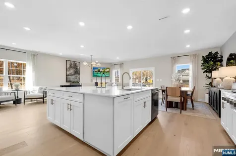 14 Belmont Place Oakland NJ 07436