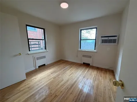 428 Northwood Way Palisades Park NJ 07650