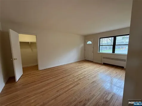 428 Northwood Way Palisades Park NJ 07650