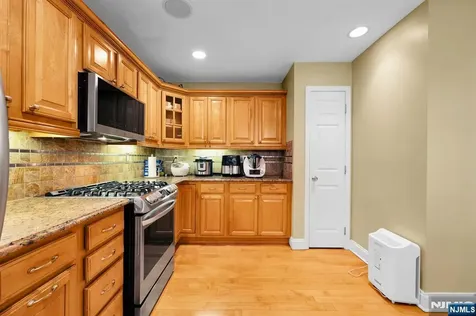 196 Blue Heron Drive Secaucus NJ 07094