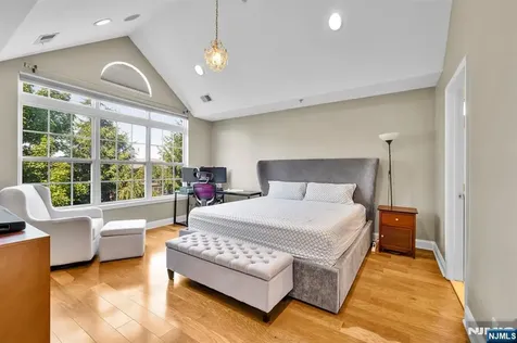 196 Blue Heron Drive Secaucus NJ 07094