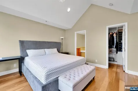 196 Blue Heron Drive Secaucus NJ 07094