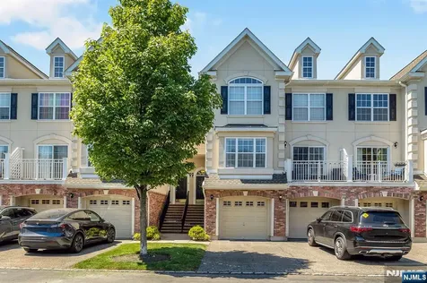 196 Blue Heron Drive Secaucus NJ 07094