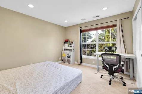 196 Blue Heron Drive Secaucus NJ 07094