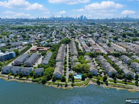 196 Blue Heron Drive Secaucus NJ 07094