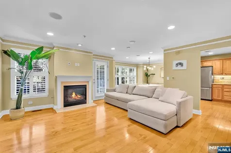 196 Blue Heron Drive Secaucus NJ 07094