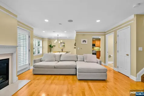 196 Blue Heron Drive Secaucus NJ 07094