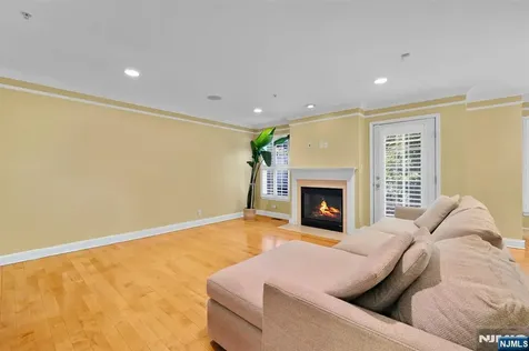 196 Blue Heron Drive Secaucus NJ 07094