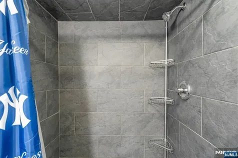 633 Lake Avenue Lyndhurst NJ 07071