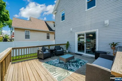 633 Lake Avenue Lyndhurst NJ 07071