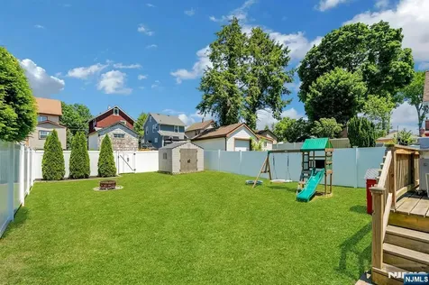 633 Lake Avenue Lyndhurst NJ 07071