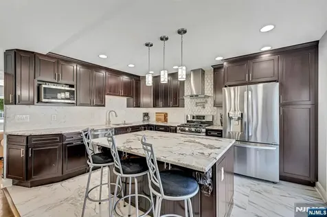 633 Lake Avenue Lyndhurst NJ 07071