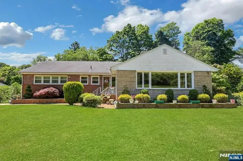 10 Shaw Road Woodcliff Lake NJ 07677