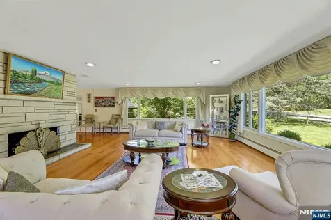 10 Shaw Road Woodcliff Lake NJ 07677