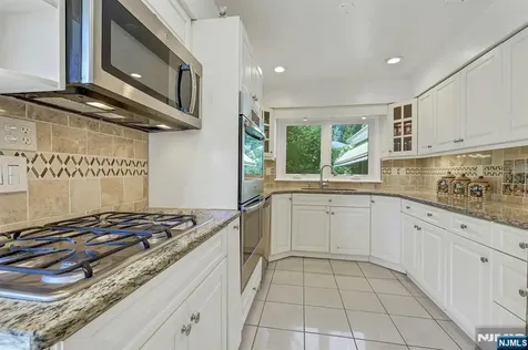 10 Shaw Road Woodcliff Lake NJ 07677