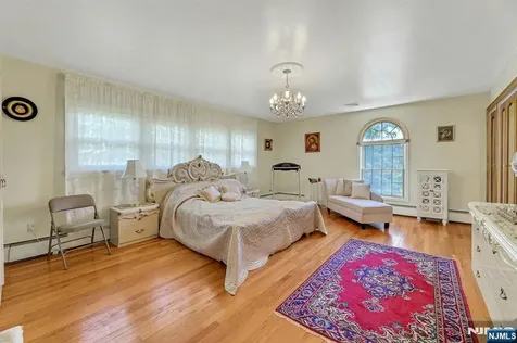 10 Shaw Road Woodcliff Lake NJ 07677