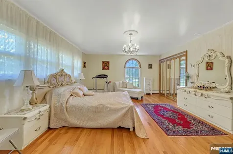 10 Shaw Road Woodcliff Lake NJ 07677