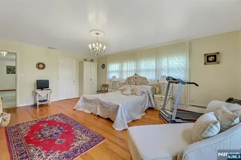 10 Shaw Road Woodcliff Lake NJ 07677