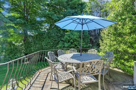 10 Shaw Road Woodcliff Lake NJ 07677