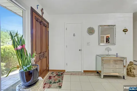 10 Shaw Road Woodcliff Lake NJ 07677
