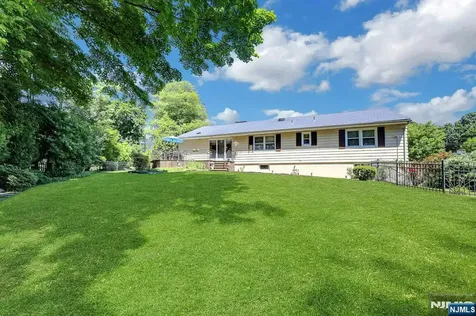 10 Shaw Road Woodcliff Lake NJ 07677