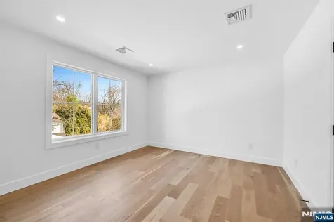 12 Cameron Road Tenafly NJ 07670