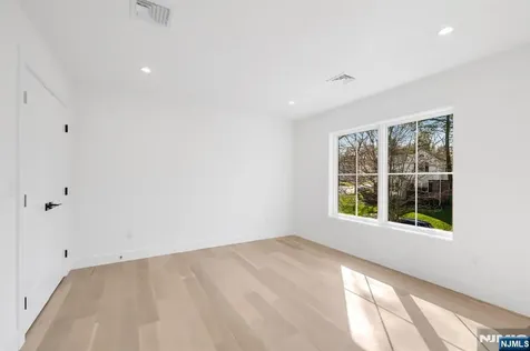 12 Cameron Road Tenafly NJ 07670