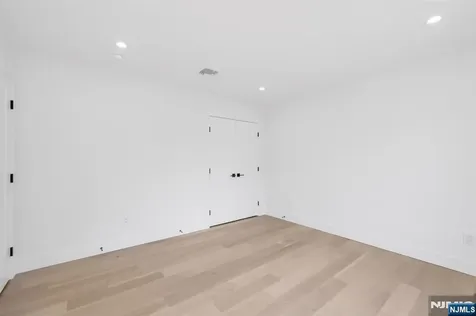 12 Cameron Road Tenafly NJ 07670