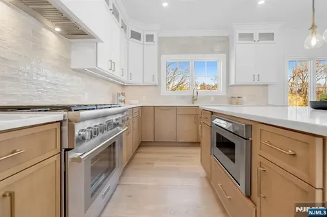 12 Cameron Road Tenafly NJ 07670