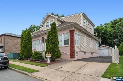 39 Chamberlain Avenue Elmwood Park NJ 07407