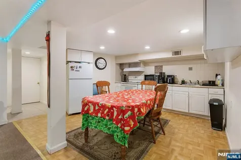 39 Chamberlain Avenue Elmwood Park NJ 07407