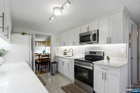 39 Chamberlain Avenue Elmwood Park NJ 07407