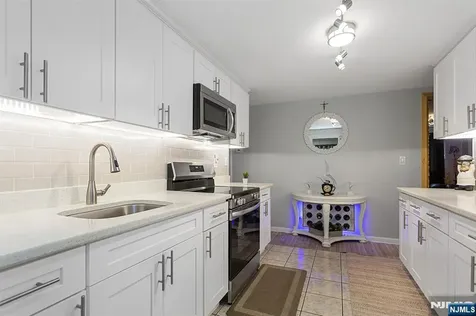 39 Chamberlain Avenue Elmwood Park NJ 07407