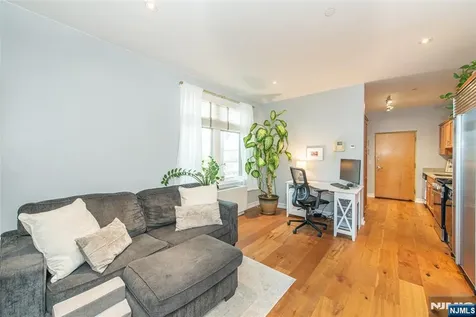 276 Chestnut Street Nutley NJ 07110