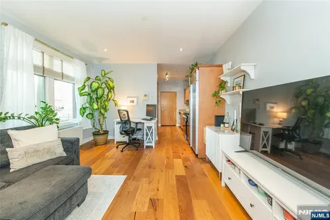 276 Chestnut Street Nutley NJ 07110