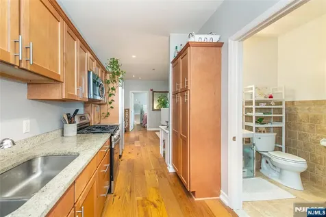 276 Chestnut Street Nutley NJ 07110
