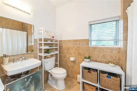 276 Chestnut Street Nutley NJ 07110