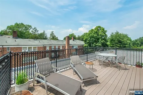 276 Chestnut Street Nutley NJ 07110