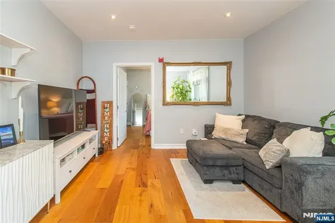 276 Chestnut Street Nutley NJ 07110