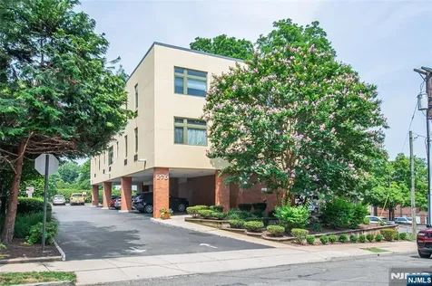 276 Chestnut Street Nutley NJ 07110