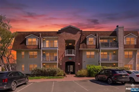 400 Crown Court Edgewater NJ 07020