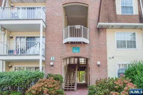 400 Crown Court Edgewater NJ 07020