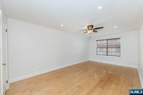 400 Crown Court Edgewater NJ 07020