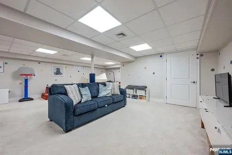 647 Harristown Road Glen Rock NJ 07452