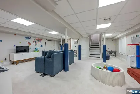647 Harristown Road Glen Rock NJ 07452