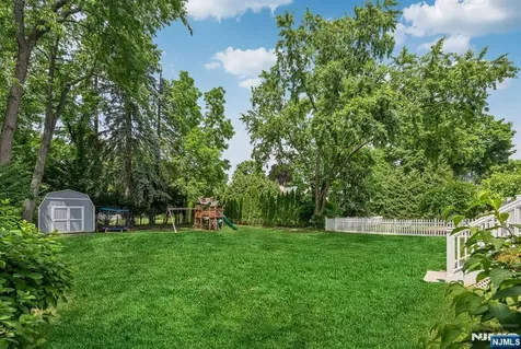 647 Harristown Road Glen Rock NJ 07452